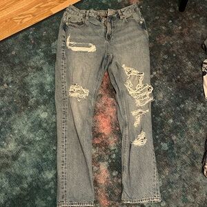 RIPPED MOM JEANS SIZE 8